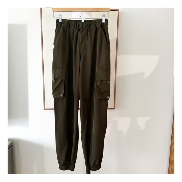ALO Yoga Pants - ALO Yoga It Girl Cargo pants